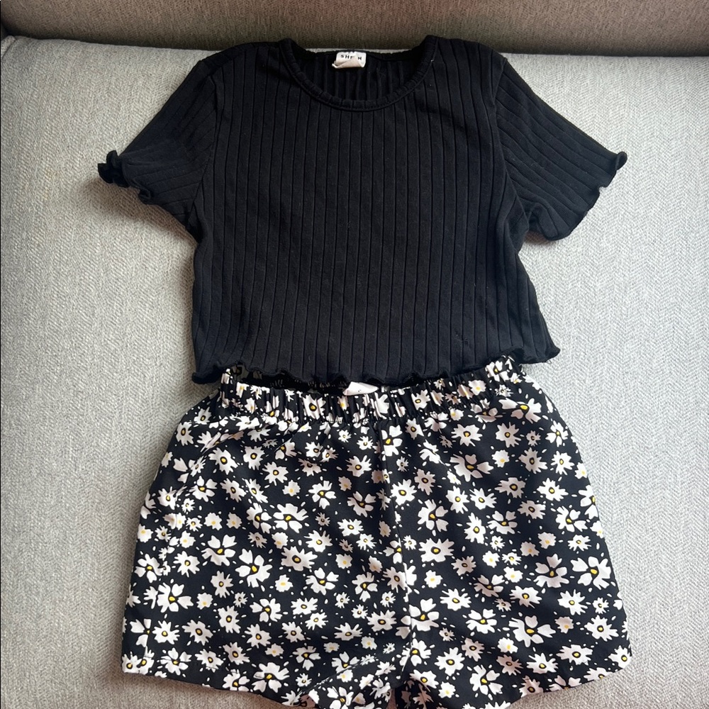 Shein 3t  EUC Black Ribbed Ruffle Short Top + Daisy Floral high-waist Shorts Set